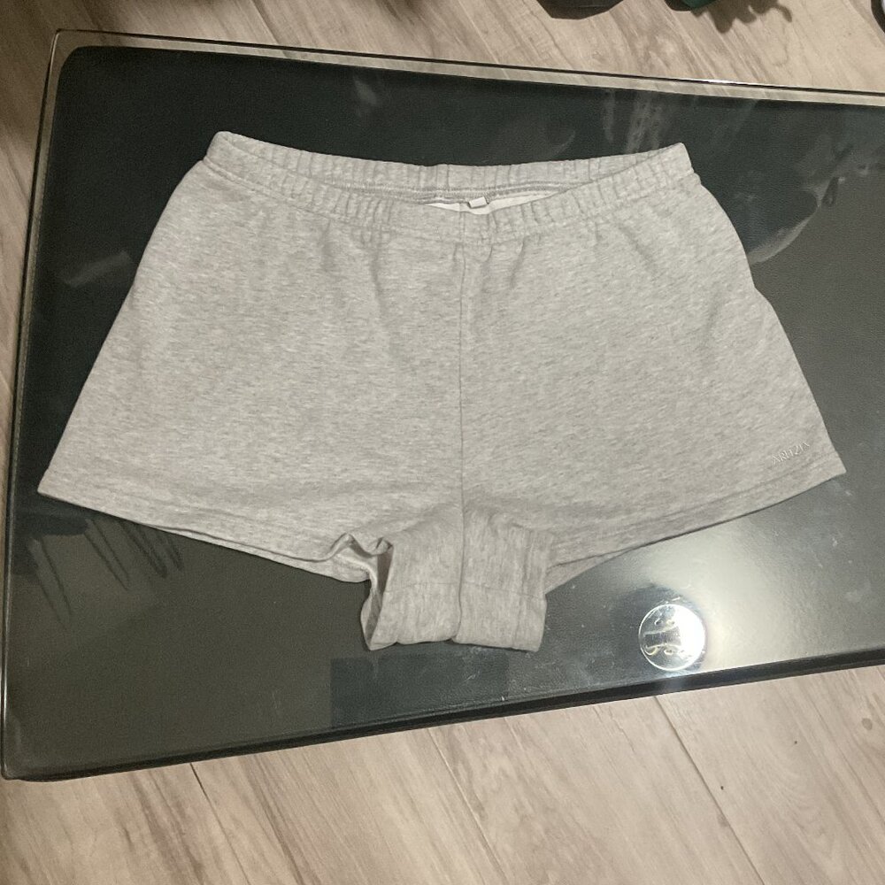 Aritzia TNA Cozy Sweatfleece Perfect Fit Shorts L Heather Chrome Grey Fleece